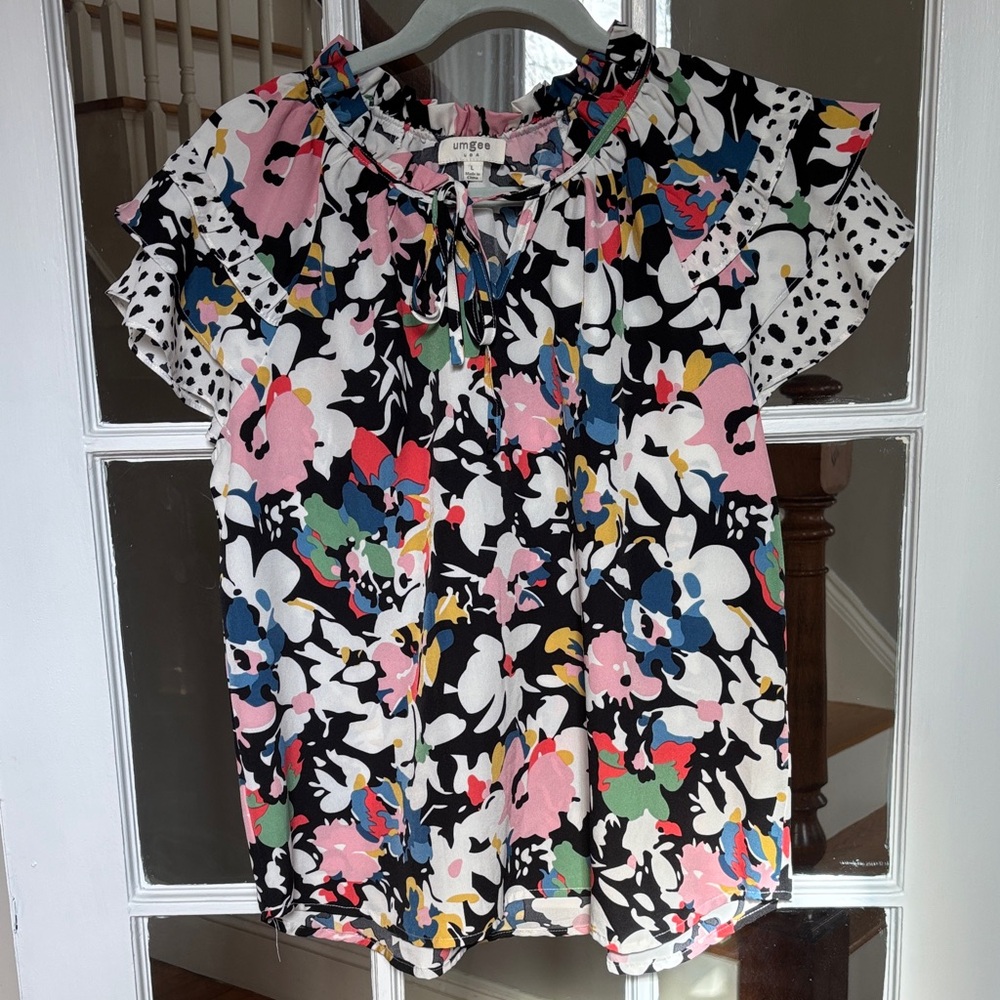 Umgee Multicolor Floral Ruffle Sleeve Blouse in Black & Pink